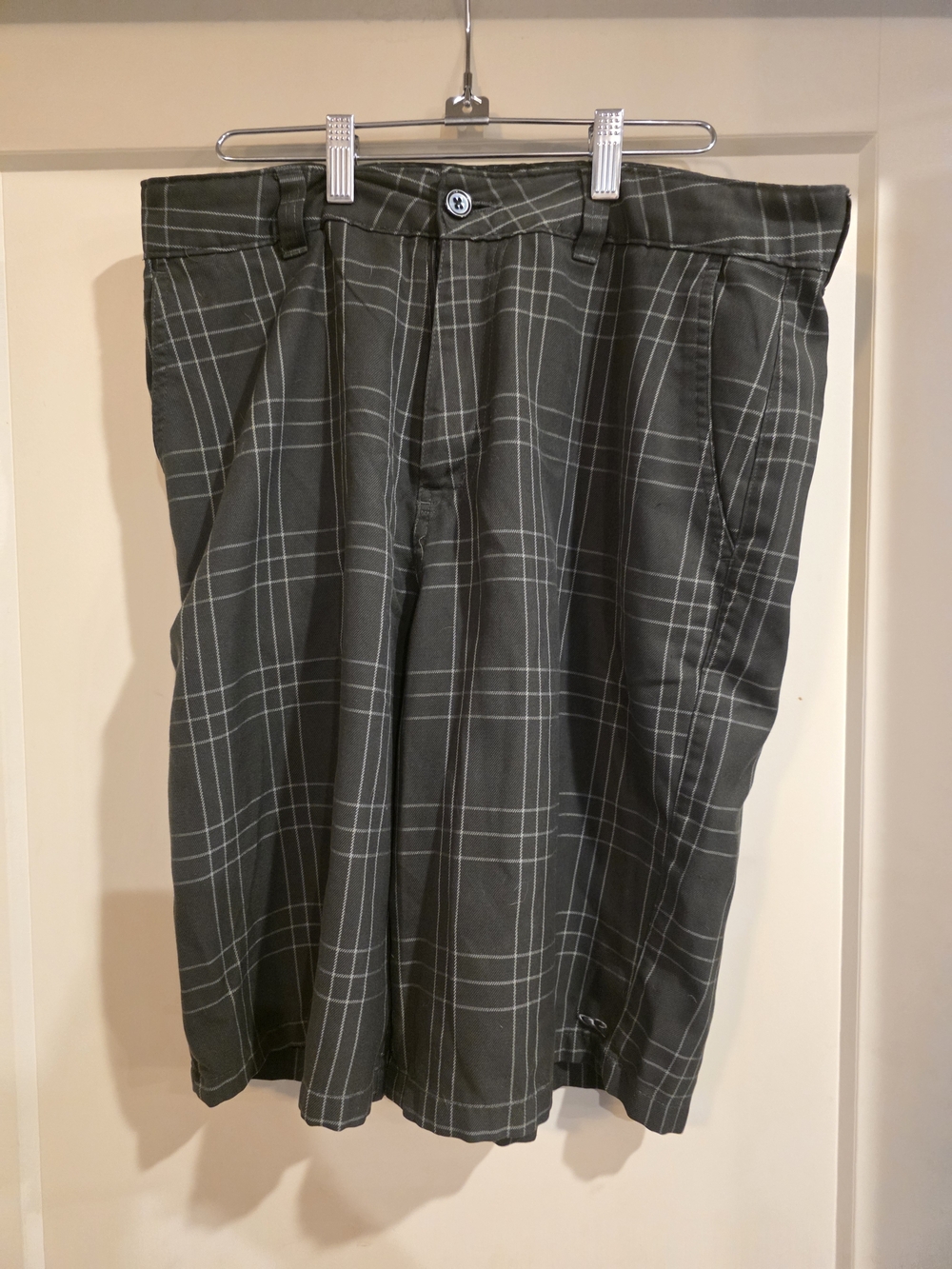 O'Neill Men's Gray Plaid Flat Front Shorts